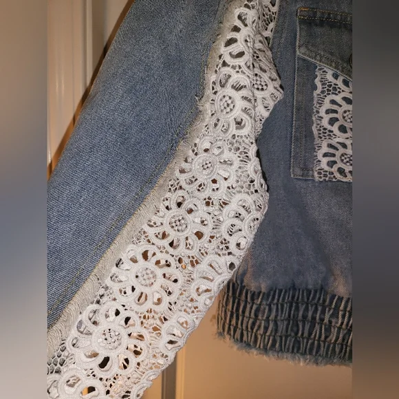 NEW Veveret Light Blue Jean Jacket with Eyelet Lace Size Small - Picture 6 of 17